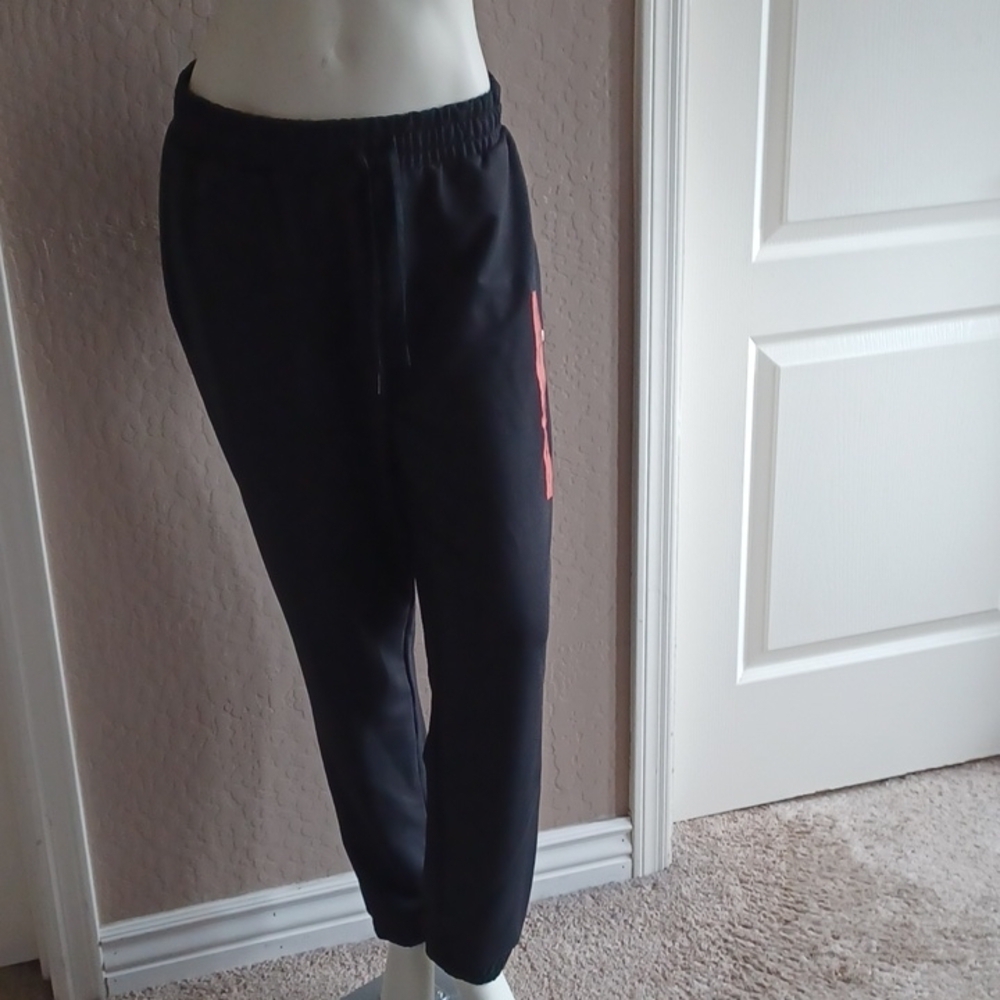 Woman's puma joggers